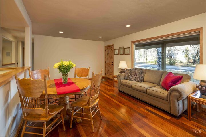 Property Photo: 609 S 4th Ave ID 83333