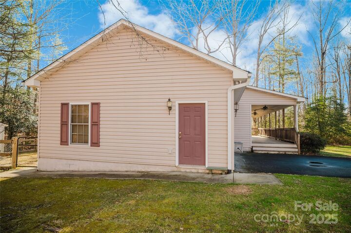 Property Photo: 159 W Sweetbriar Lane NC 28729