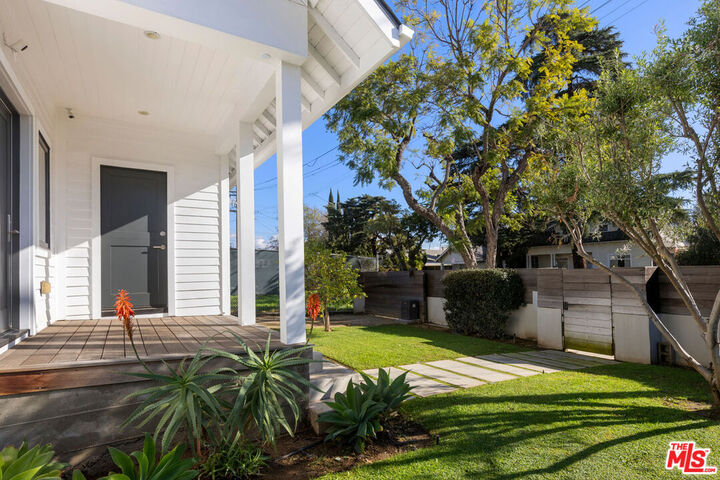 Property Photo:  4525 Melbourne Ave  CA 90027 