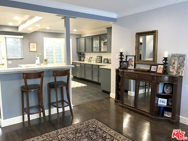 Property Photo:  8727 Shoreham Dr  CA 90069 