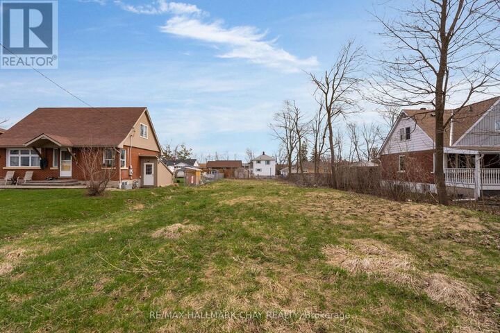 Property Photo:  147 Peel Street  ON L4M 3L7 