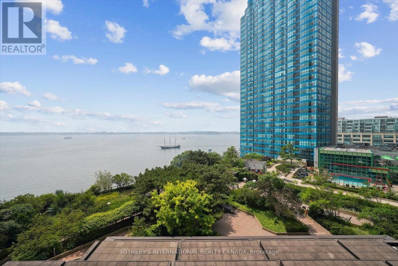 Property Photo:  65 Harbour Square 1110  ON M5J 2L4 
