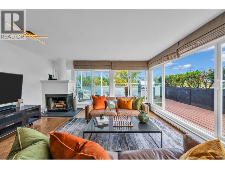 Property Photo:  2243 Oak Street  BC V6H 3W6 