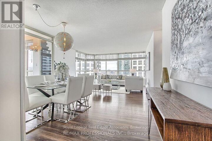 Property Photo:  55 Elm Drive West 511  ON L5B 3Z3 