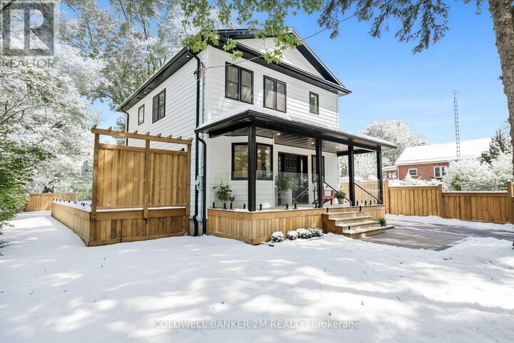 Photo de la propriété:  128 Buckingham Avenue  ON L1G 2K5 