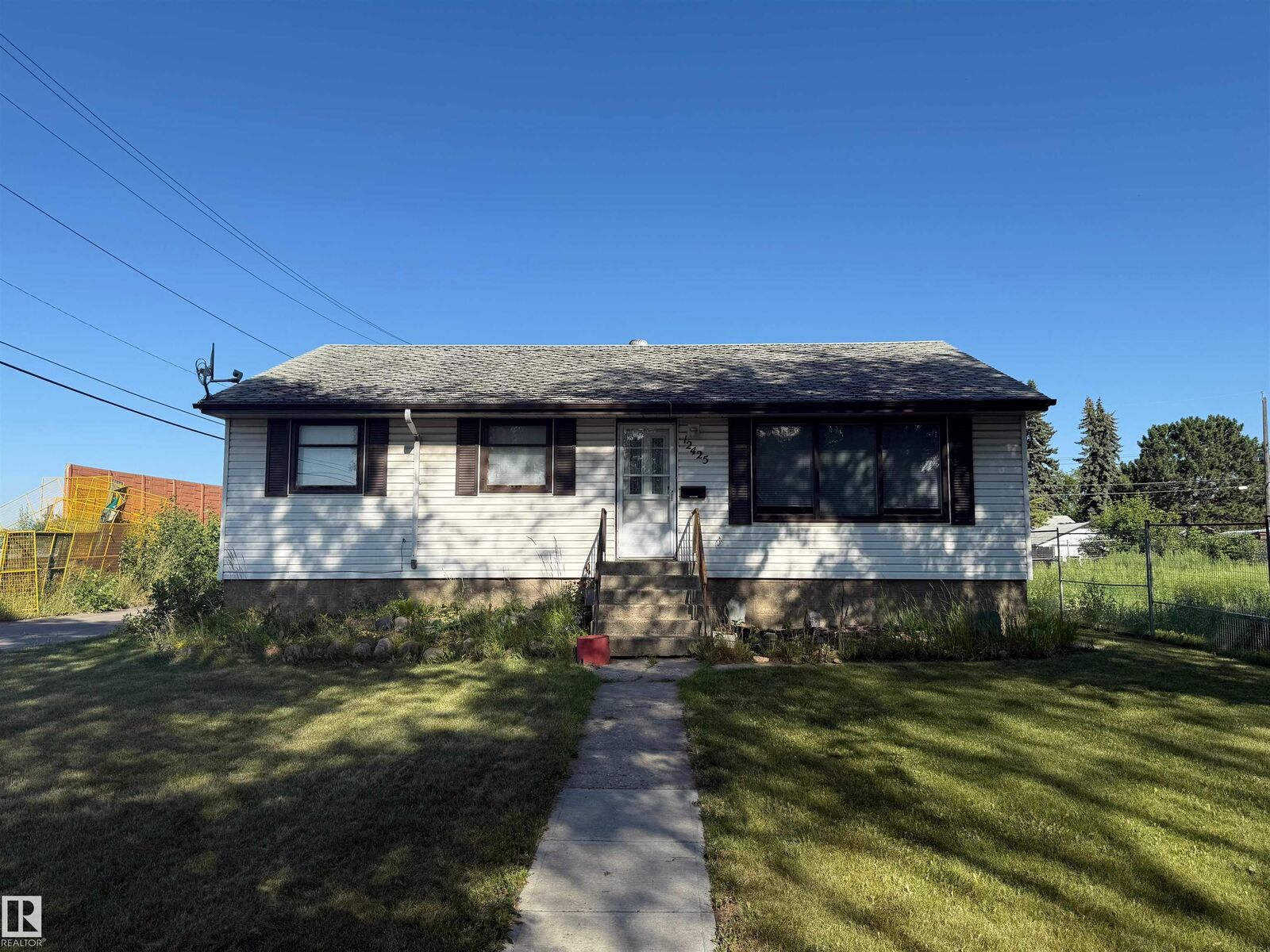 Property Photo:  12425 126 Street NW  AB T5L 0X2 