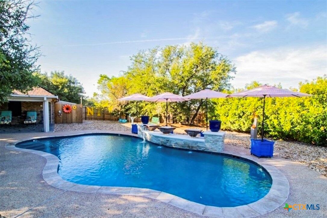 Property Photo:  301 County Road 4772  TX 76539 