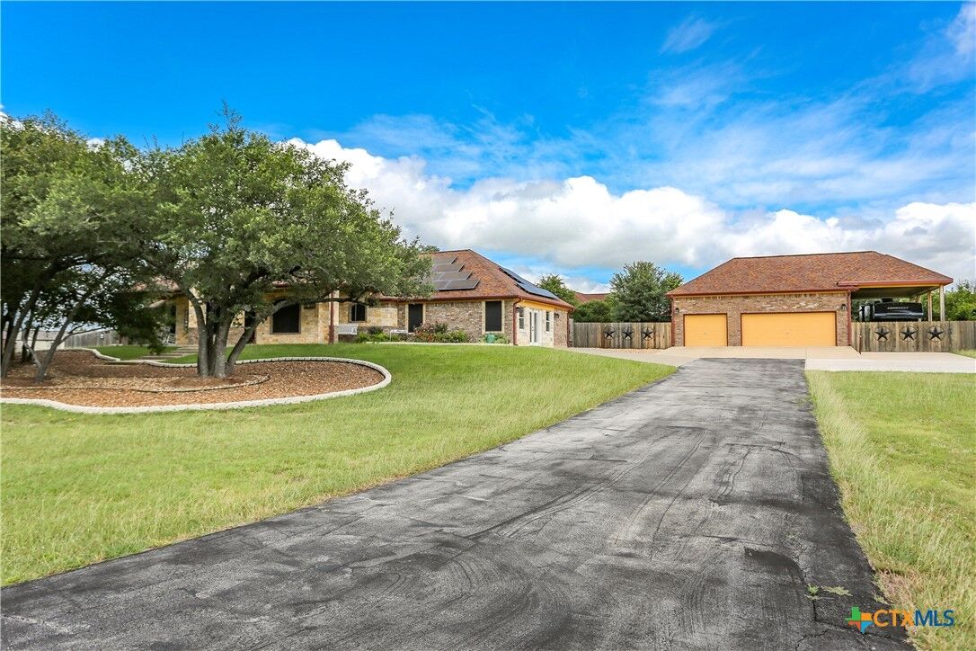 Property Photo: 301 County Road 4772 TX 76539