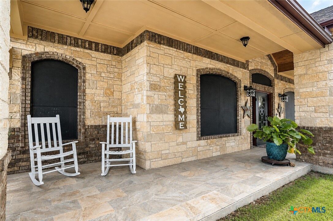 Property Photo: 301 County Road 4772 TX 76539