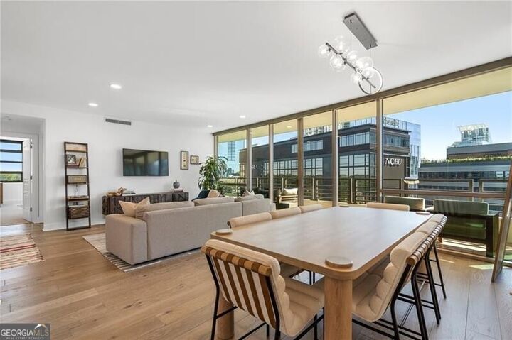 Property Photo:  700 Park Regency Place NE 1503  GA 30326 