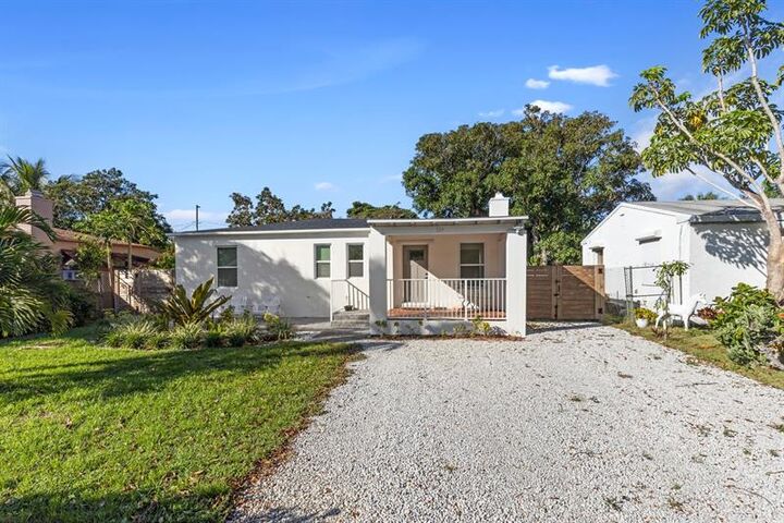 Property Photo:  334 SW 1st Ave  FL 33444 