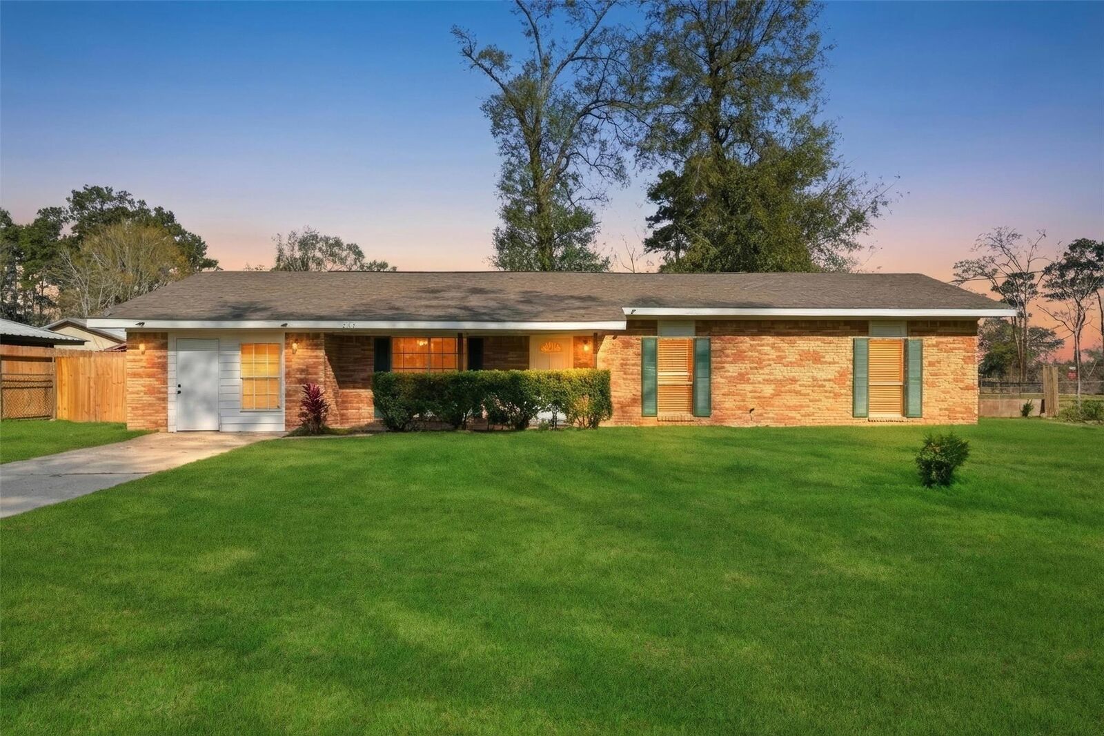 Property Photo: 205 Mary Jo Street TX 77328