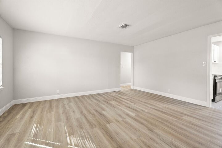 Property Photo:  606 Roosevelt Street  TX 77568 