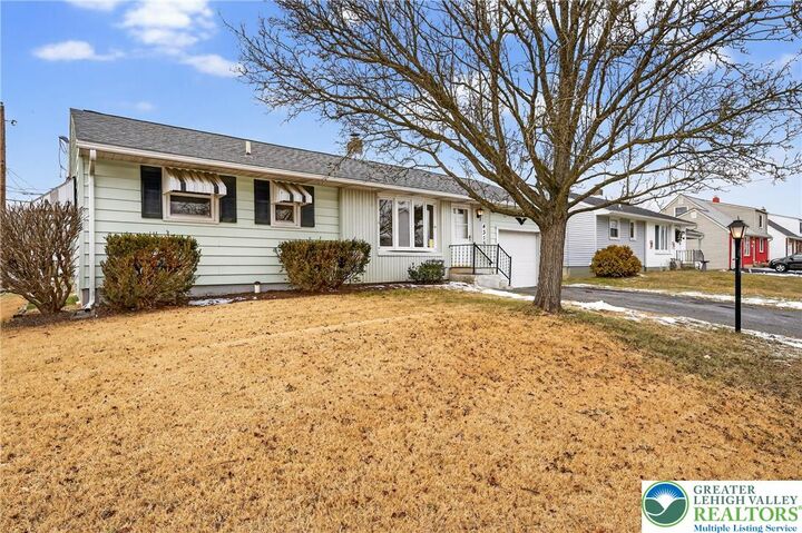 Property Photo:  4315 Embur Terrace  PA 18045 