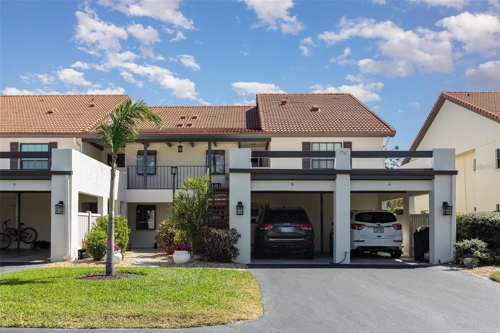 Property Photo:  756 Avenida Estancia B  FL 34292 