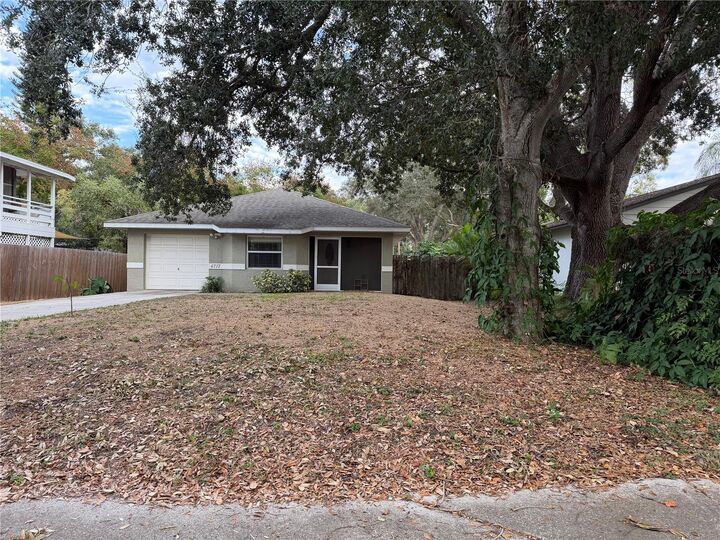 Property Photo: 4717 Hollingsworth Avenue FL 34233