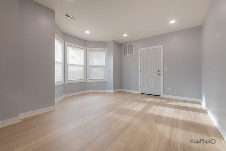 Property Photo:  2821 S Emerald Avenue 2R  IL 60616 