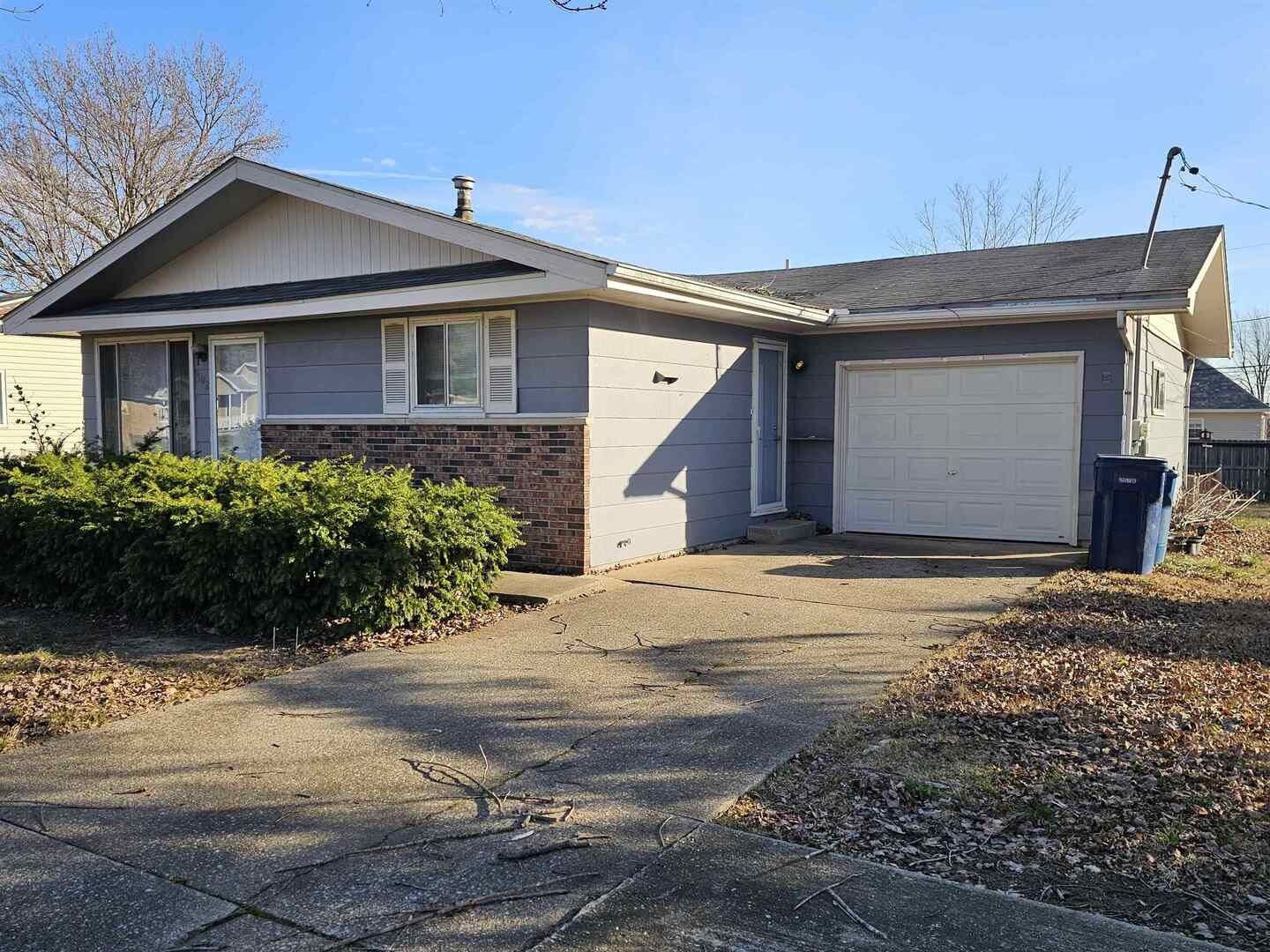 Property Photo:  302 Marteeny  IL 62864 