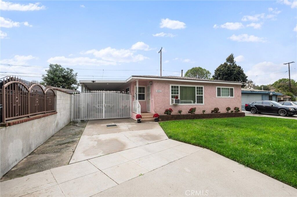 Property Photo: 352 E 49th CA 90805