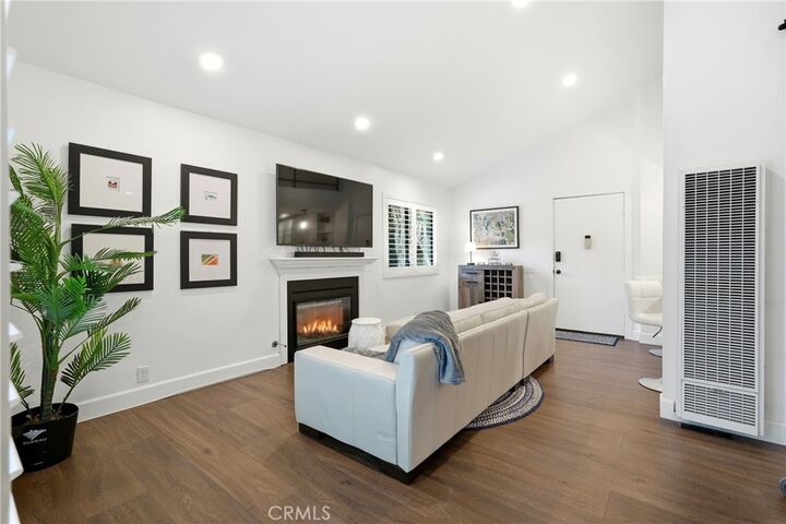 Property Photo:  19222 Shoreline 7  CA 92648 