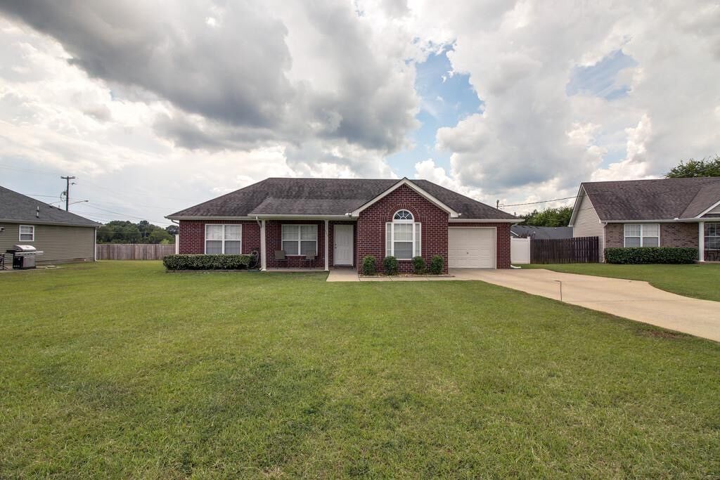 Property Photo:  305 Kimberly Ann Ct  TN 37086 