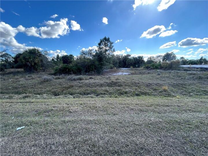 Property Photo: 2710 41st Ave NE FL 34120