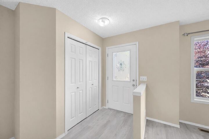 Property Photo:  5 Saddlebrook Common NE  AB T3J 5M4 