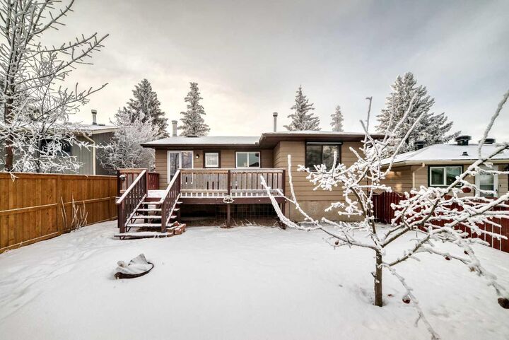 Property Photo:  203 Falwood Way NE  AB T3J 1A9 