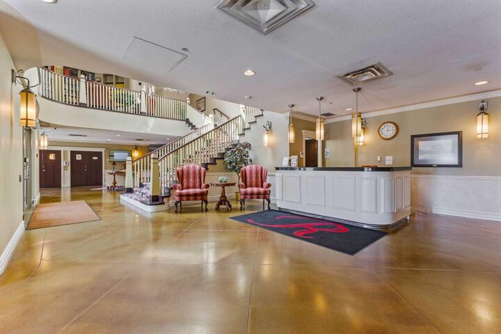 Property Photo: 1718 14 Avenue NW 409 AB T2N 4Y7