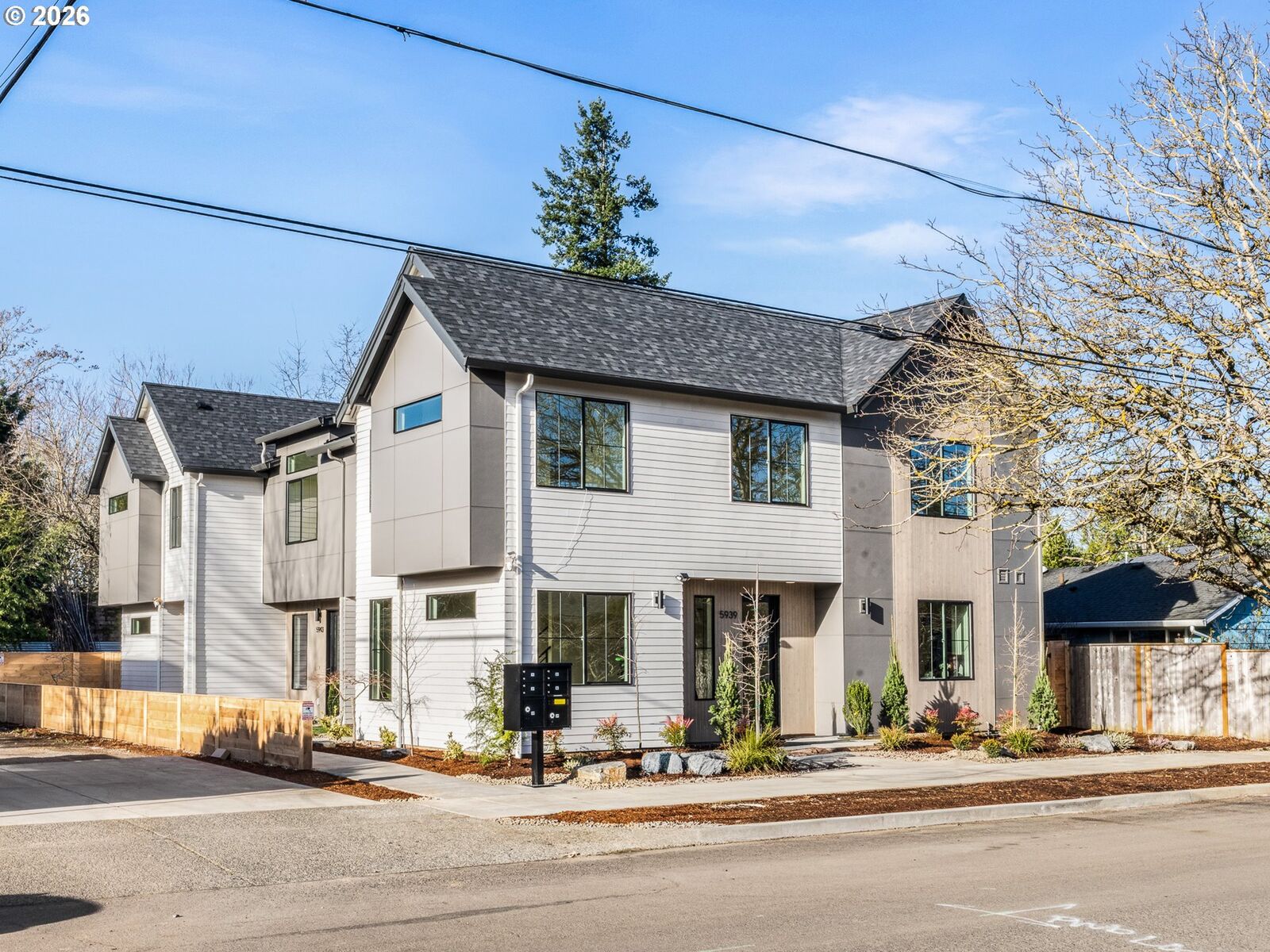 Property Photo:  5943 SE 60th Ave  OR 97206 