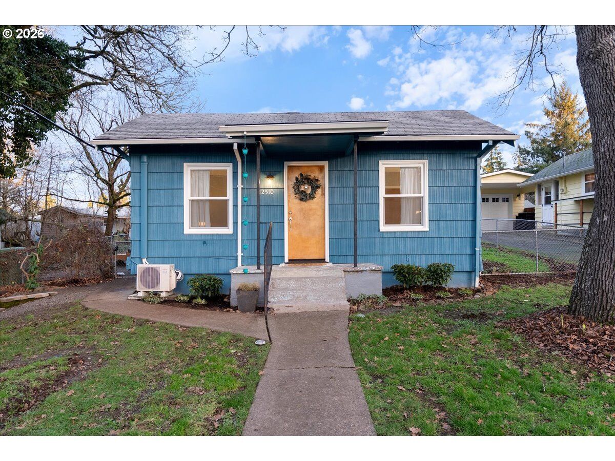 Property Photo: 12510 SE 23rd Ave OR 97222
