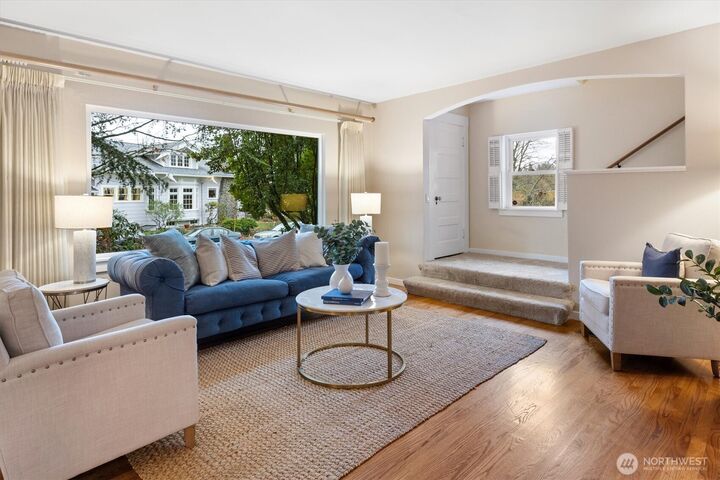 Property Photo: 6311 Brooklyn Avenue NE WA 98115