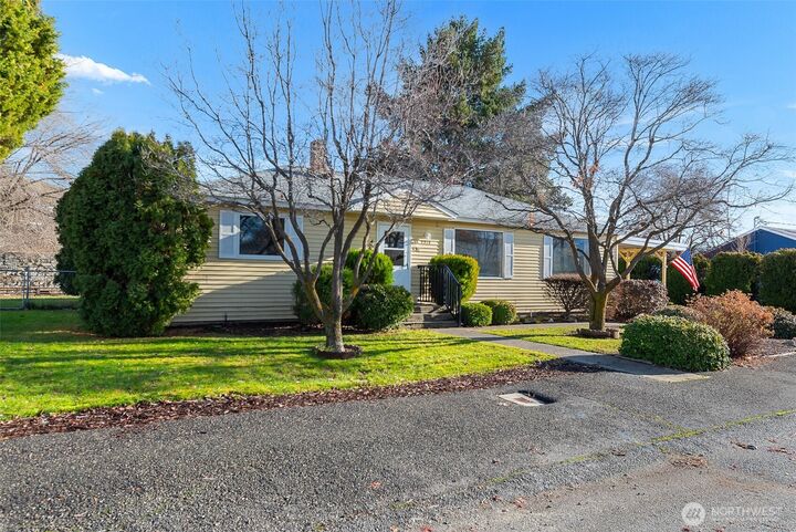 Property Photo:  2213 N Ashland Ave  WA 98802 