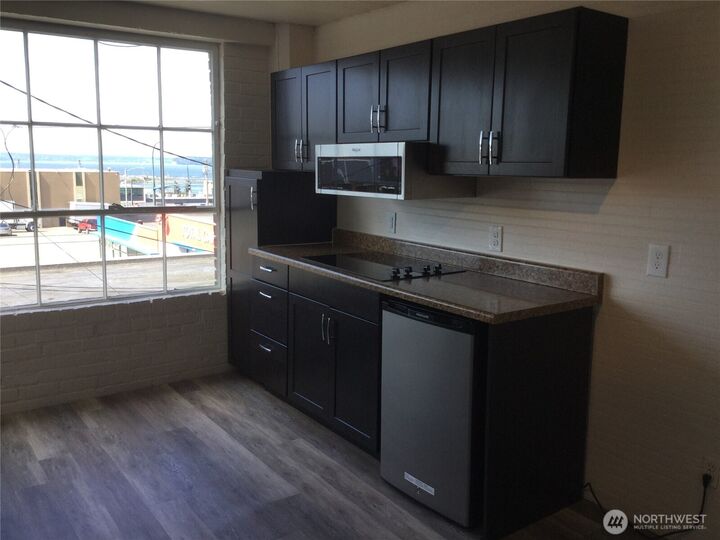 Property Photo:  2808  Hoyt Avenue 302  WA 98201 