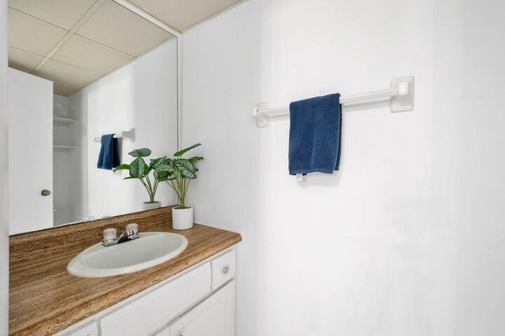 Property Photo:  3720 Inverrary Drive 3-D  FL 33319 