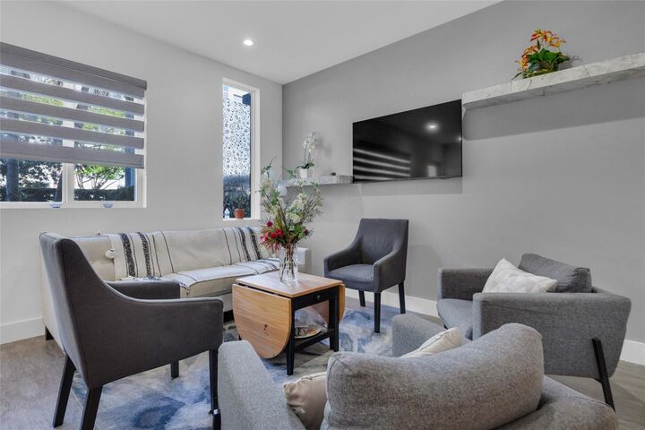 Property Photo: 1045 NE 18th Avenue 105 FL 33304