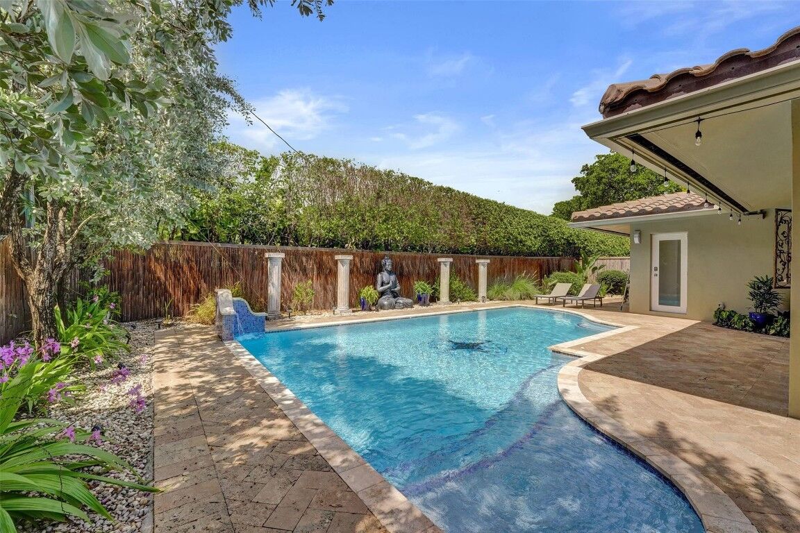 Property Photo:  2732 NE 26th Street  FL 33305 