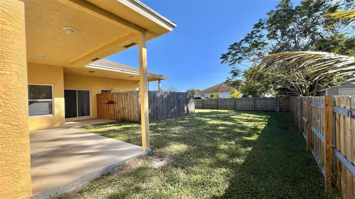 Property Photo:  120 SW Grimaldo Terrace  FL 34984 