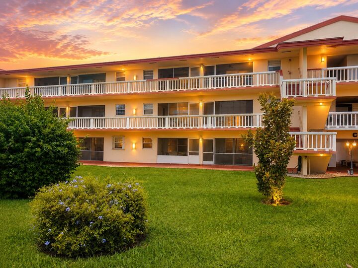 Property Photo: 5300 Washington Street 114C FL 33021