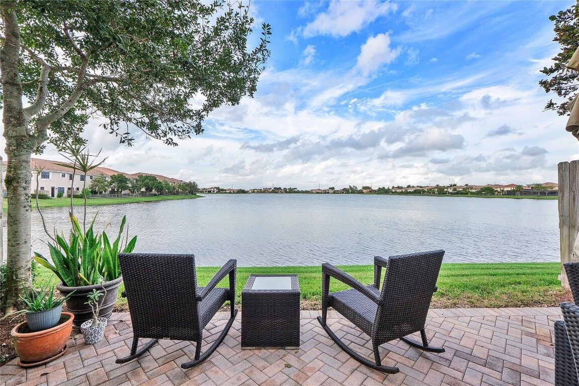 Property Photo: 9585 Town Parc Circle FL 33076