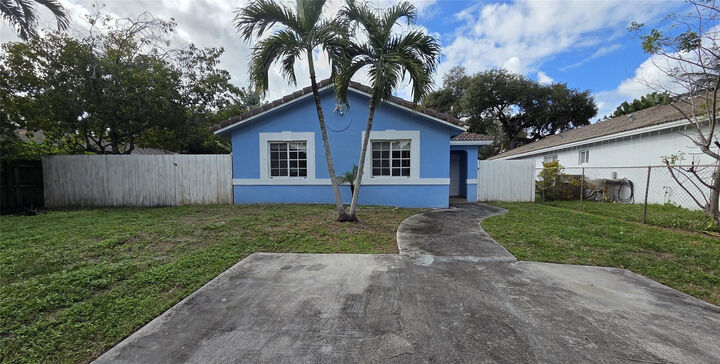Property Photo:  1649 SW 28th Terrace  FL 33312 
