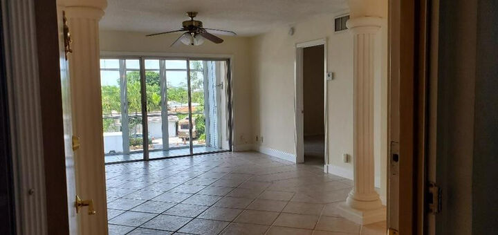 Property Photo:  3040 NE 16th Avenue 303 A  FL 33334 