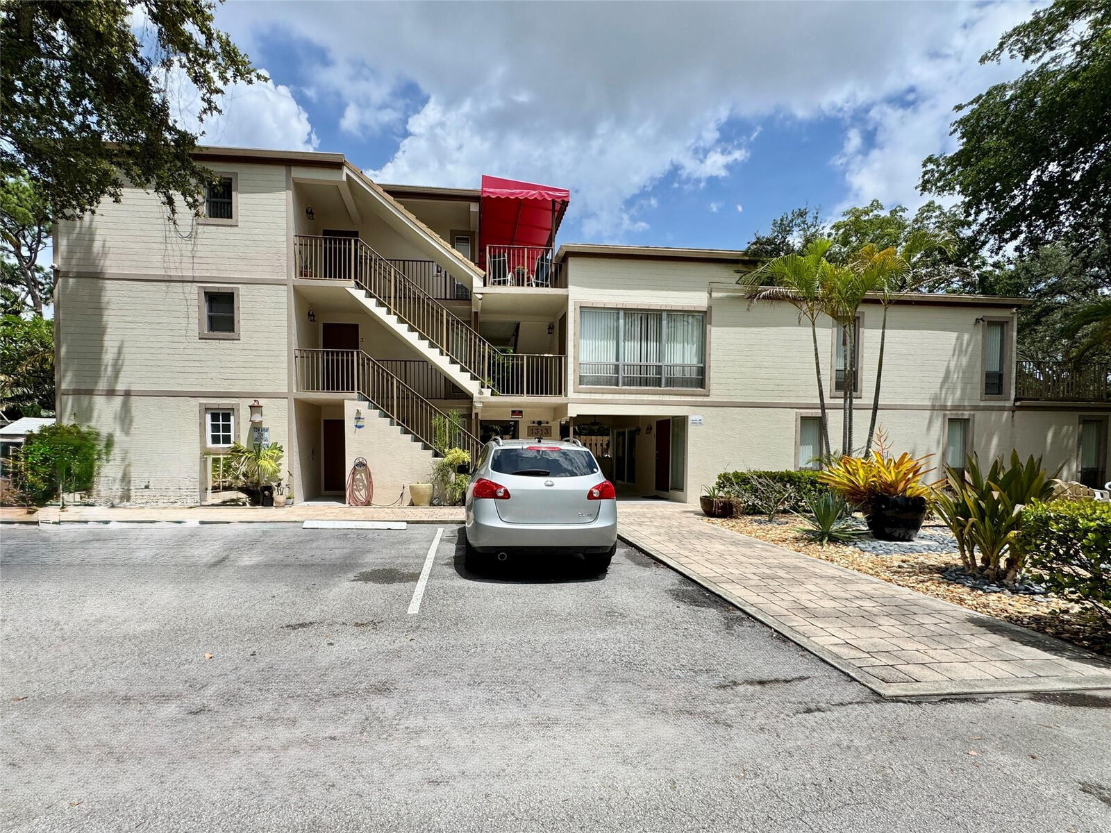 Property Photo:  1313 SW 8th Court 4  FL 33312 
