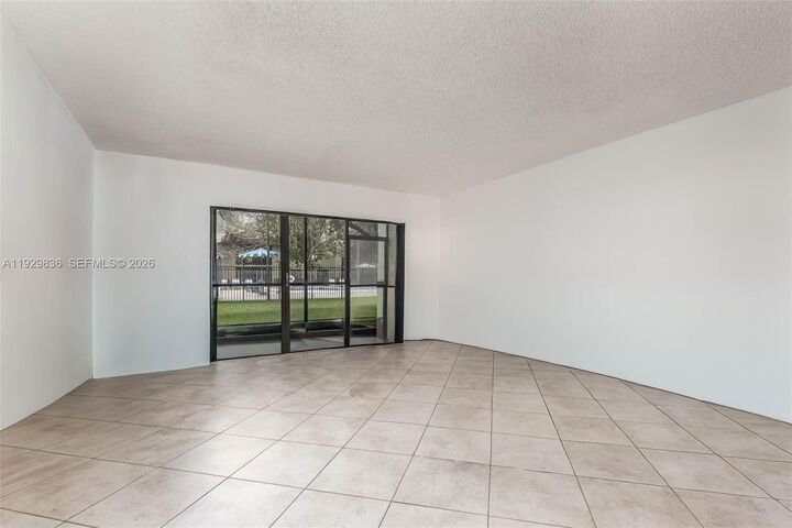 Property Photo:  325 Lakeview Dr 102  FL 33326 