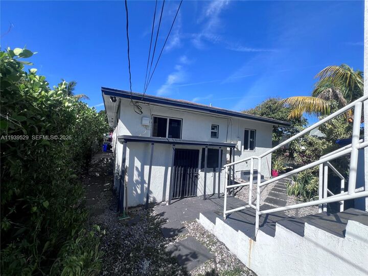 Property Photo:  22 NE 51st St 2  FL 33137 