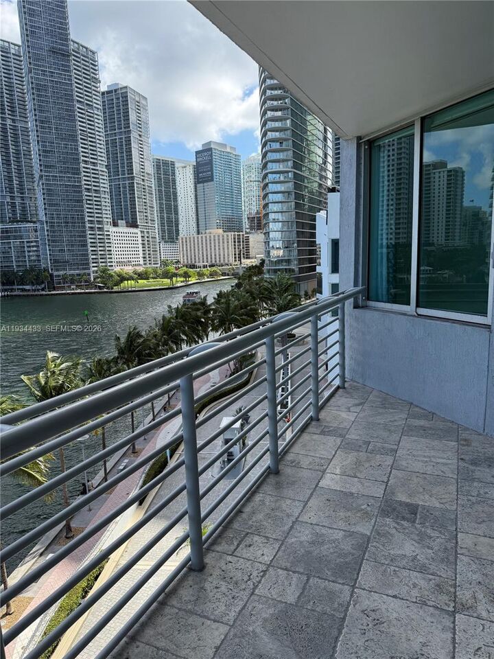 Property Photo: 325 S Biscayne Blvd 621 FL 33131