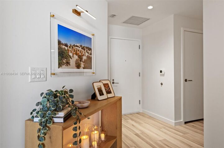 Property Photo:  851 NE 1st Ave 2809  FL 33132 