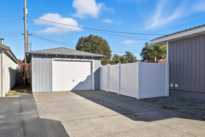 Property Photo: 3717 E Carlisle Ave WA 99217