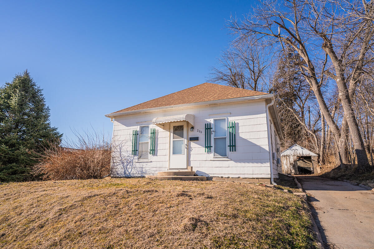 Property Photo:  206 S Locust  Street  IA 51534 