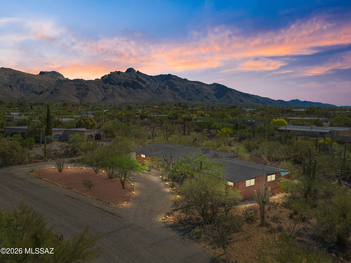 Property Photo: 6530 N Camino De La Karina AZ 85718